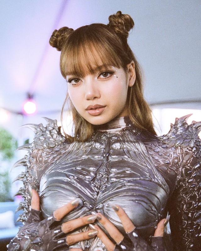 Động thái của Lisa giữa đồn đoán bất hoà với BLACKPINK, “giật spotlight” đàn em- Ảnh 1. Động thái của Lisa giữa đồn đoán bất hoà với BLACKPINK, “giật spotlight” đàn em- Ảnh 1.
