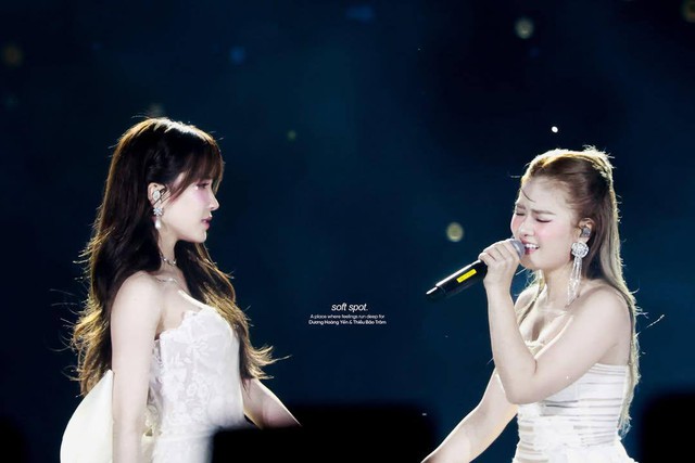 Đây là nữ ca sĩ viral bậc nhất sau concert Chị Đẹp: Hát live đầy ấn tượng, visual thăng hạng, chỉ thiếu đúng 1 điều- Ảnh 3. Đây là nữ ca sĩ viral bậc nhất sau concert Chị Đẹp: Hát live đầy ấn tượng, visual thăng hạng, chỉ thiếu đúng 1 điều- Ảnh 3.