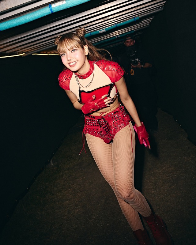 Động thái của Lisa giữa đồn đoán bất hoà với BLACKPINK, “giật spotlight” đàn em- Ảnh 7. Động thái của Lisa giữa đồn đoán bất hoà với BLACKPINK, “giật spotlight” đàn em- Ảnh 7.