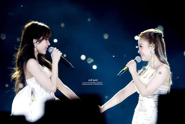 Đây là nữ ca sĩ viral bậc nhất sau concert Chị Đẹp: Hát live đầy ấn tượng, visual thăng hạng, chỉ thiếu đúng 1 điều- Ảnh 4. Đây là nữ ca sĩ viral bậc nhất sau concert Chị Đẹp: Hát live đầy ấn tượng, visual thăng hạng, chỉ thiếu đúng 1 điều- Ảnh 4.