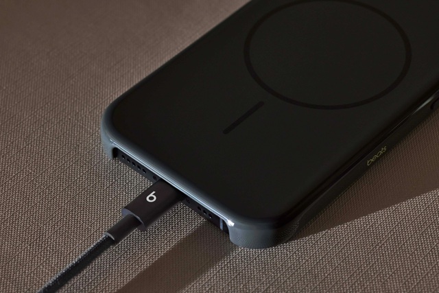 Apple ra mắt loạt cáp sạc mới: Thiết kế chống gãy gập và chống rối, đã qua thử nghiệm "hàng ngàn giờ", đủ chuẩn từ USB-C, Lightning đến USB-A- Ảnh 2. Apple ra mắt loạt cáp sạc mới: Thiết kế chống gãy gập và chống rối, đã qua thử nghiệm "hàng ngàn giờ", đủ chuẩn từ USB-C, Lightning đến USB-A- Ảnh 2.