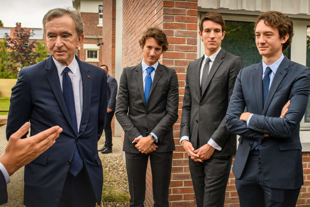 Frédéric Arnault: Hoàng tử mắt xanh của Lisa và ẩn số khó đoán của ngai vàng LVMH- Ảnh 4. Frédéric Arnault: Hoàng tử mắt xanh của Lisa và ẩn số khó đoán của ngai vàng LVMH- Ảnh 4.