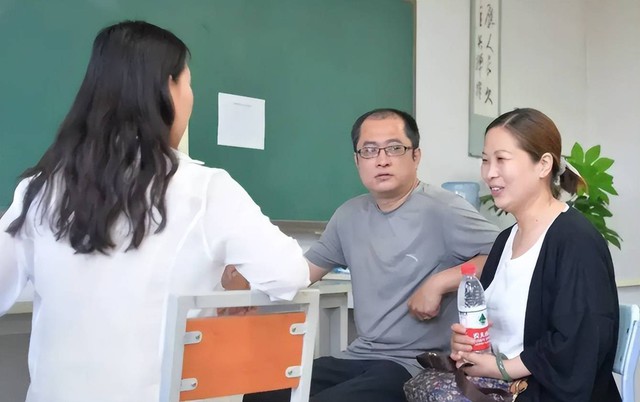 Check camera, người mẹ phát hiện con trai bị một bạn nữ làm hành động cực phản cảm ở lớp mầm non: 2 "tối hậu thư" được đưa ra!- Ảnh 4. Check camera, người mẹ phát hiện con trai bị một bạn nữ làm hành động cực phản cảm ở lớp mầm non: 2 "tối hậu thư" được đưa ra!- Ảnh 4.