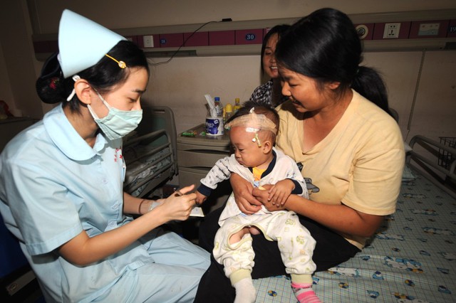Bê bối sữa bột gây rúng động: “Tội ác” kinh hoàng khiến 300.000 trẻ em Trung Quốc bị đầu độc và cái giá đắt- Ảnh 10.