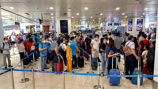 Vé máy bay dịp 30/4 tăng chóng mặt: Một địa điểm có giá vé tăng gần gấp đôi dù đi bất kì đâu- Ảnh 4. Vé máy bay dịp 30/4 tăng chóng mặt: Một địa điểm có giá vé tăng gần gấp đôi dù đi bất kì đâu- Ảnh 4.