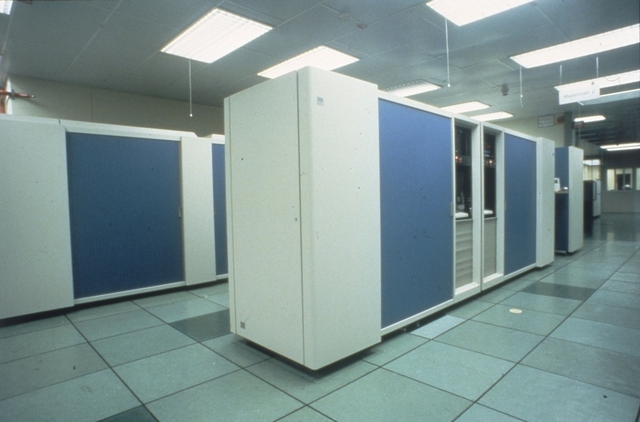 Gần 40 năm trước, IBM làm ra con chip nhớ chỉ 1Mb - và mở màn cuộc đua RAM chưa từng dừng lại- Ảnh 1. Gần 40 năm trước, IBM làm ra con chip nhớ chỉ 1Mb - và mở màn cuộc đua RAM chưa từng dừng lại- Ảnh 1.