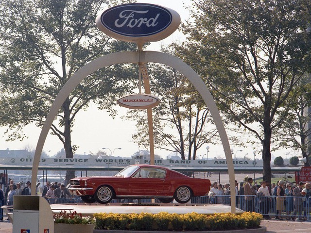 Tại sao Ford Mustang, chiếc xe được giới thiệu tại một hội chợ lại có thể định hình lại cả nền công nghiệp ô tô Hoa Kỳ?- Ảnh 1. Tại sao Ford Mustang, chiếc xe được giới thiệu tại một hội chợ lại có thể định hình lại cả nền công nghiệp ô tô Hoa Kỳ?- Ảnh 1.