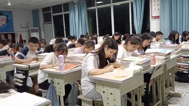 20 suy nghĩ độc hại học sinh hay có mà tưởng là bình thường- Ảnh 1. 20 suy nghĩ độc hại học sinh hay có mà tưởng là bình thường- Ảnh 1.