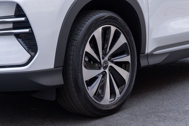 Ngắm mẫu crossover mới "ăn xăng như ngửi" 1L/100 km vừa về Việt Nam: Đẹp và còn gì?- Ảnh 6. Ngắm mẫu crossover mới "ăn xăng như ngửi" 1L/100 km vừa về Việt Nam: Đẹp và còn gì?- Ảnh 6.