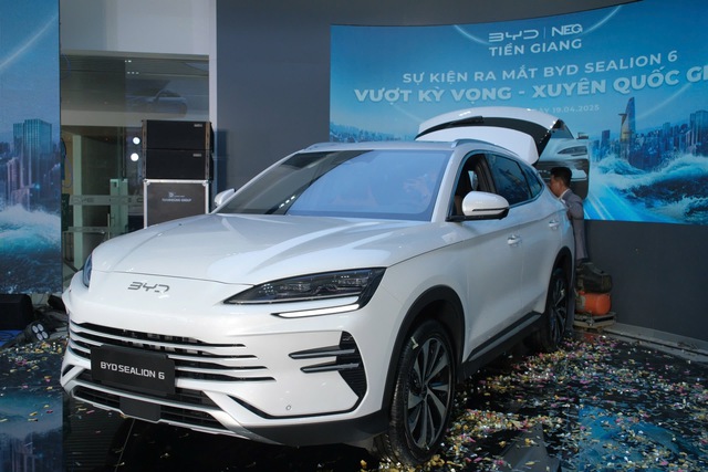 Ngắm mẫu crossover mới "ăn xăng như ngửi" 1L/100 km vừa về Việt Nam: Đẹp và còn gì?- Ảnh 1. Ngắm mẫu crossover mới "ăn xăng như ngửi" 1L/100 km vừa về Việt Nam: Đẹp và còn gì?- Ảnh 1.