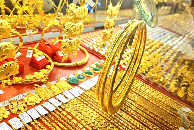 Giá vàng hôm nay như xe đứt phanh, mở mắt mất ngay 8 triệu đồng, 1 kịch bản mới tuần tới được dự báo- Ảnh 1. Giá vàng hôm nay như xe đứt phanh, mở mắt mất ngay 8 triệu đồng, 1 kịch bản mới tuần tới được dự báo- Ảnh 1.
