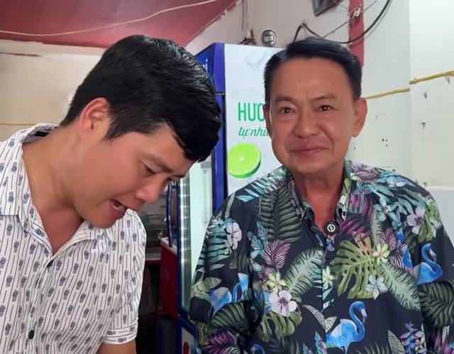 Nam nghệ sĩ kém Vũ Linh 1 tuổi: Phải chạy từ Cần Giuộc tới quận 7 làm bưng bê quán cơm- Ảnh 2. Nam nghệ sĩ kém Vũ Linh 1 tuổi: Phải chạy từ Cần Giuộc tới quận 7 làm bưng bê quán cơm- Ảnh 2.