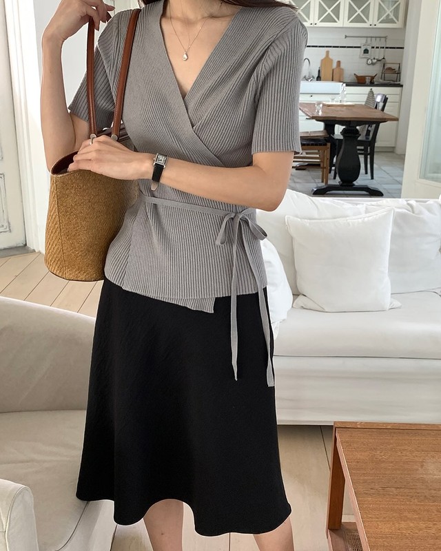 Vượt mặt áo thun, đây là mẫu áo "hot" nhất hiện tại với 10 cách mặc sang xịn xuất sắc- Ảnh 8. Vượt mặt áo thun, đây là mẫu áo "hot" nhất hiện tại với 10 cách mặc sang xịn xuất sắc- Ảnh 8.