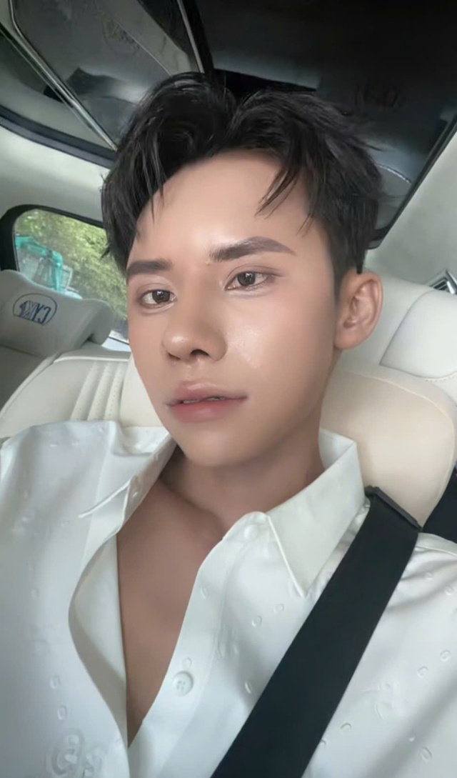 Diện mạo gây sốc đến mức không nhận ra của thí sinh hot nhất Nam vương Campuchia hậu "đập mặt xây lại" tại Việt Nam- Ảnh 1. Diện mạo gây sốc đến mức không nhận ra của thí sinh hot nhất Nam vương Campuchia hậu "đập mặt xây lại" tại Việt Nam- Ảnh 1.
