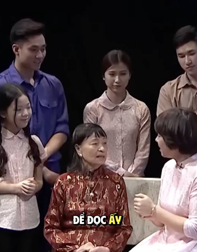 Giọng đọc huyền thoại tái hiện lại bản tin chiến thắng ngày 30/4, MC Diễm Quỳnh vỡ òa xúc động- Ảnh 1. Giọng đọc huyền thoại tái hiện lại bản tin chiến thắng ngày 30/4, MC Diễm Quỳnh vỡ òa xúc động- Ảnh 1.