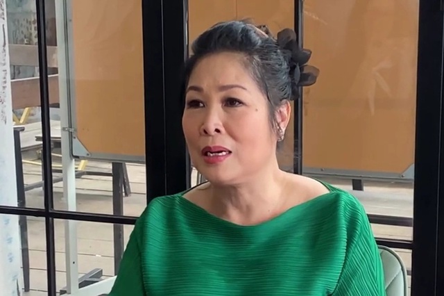 NSND Hồng Vân: "Tôi muốn cáu với đạo diễn"- Ảnh 1. NSND Hồng Vân: "Tôi muốn cáu với đạo diễn"- Ảnh 1.