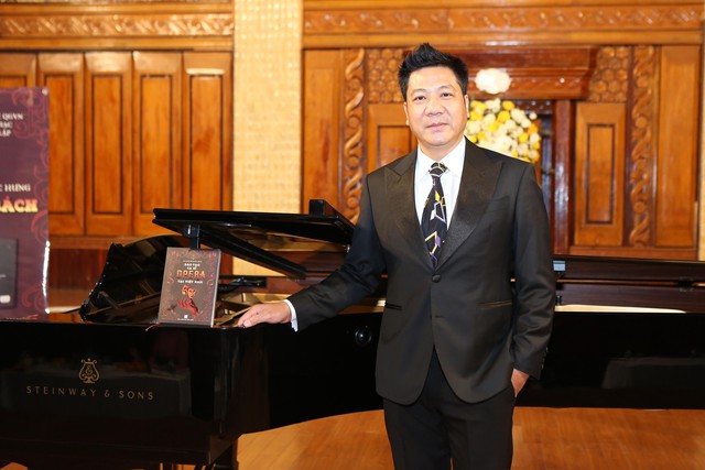 NSND Quốc Hưng và dàn NSƯT, ca sĩ trẻ quy tụ tại chương trình nghệ thuật "Khúc ca khải hoàn"- Ảnh 2. NSND Quốc Hưng và dàn NSƯT, ca sĩ trẻ quy tụ tại chương trình nghệ thuật "Khúc ca khải hoàn"- Ảnh 2.