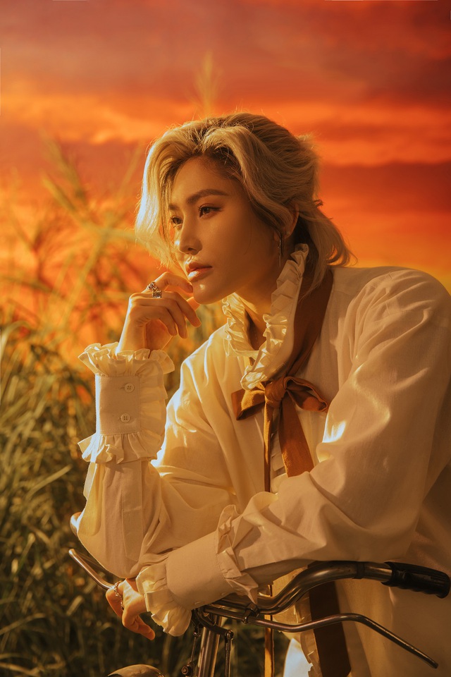 Vicky Nhung "bắt tay" Đông Thiên Đức ra MV đậm chất điện ảnh- Ảnh 2. Vicky Nhung "bắt tay" Đông Thiên Đức ra MV đậm chất điện ảnh- Ảnh 2.