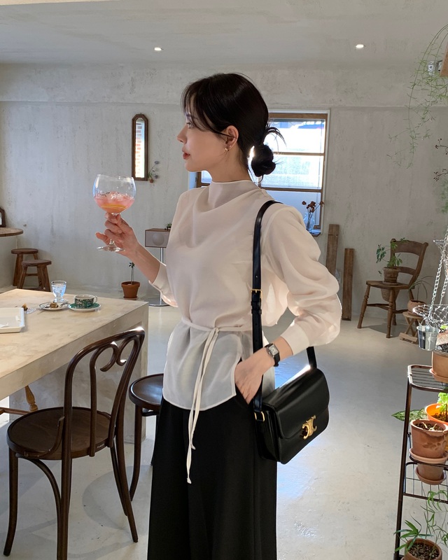 Quần ống rộng càng mặc đơn giản càng đẹp: 10 cách phối đồ cho nàng thích phong cách basic- Ảnh 5. Quần ống rộng càng mặc đơn giản càng đẹp: 10 cách phối đồ cho nàng thích phong cách basic- Ảnh 5.