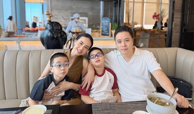 Hai quý tử nhà "đạo diễn trăm tỷ" và phú bà Vbiz: Có tên cực ấn tượng, 5 tuổi đã sở hữu khả năng khiến ai cũng ngạc nhiên- Ảnh 2. Hai quý tử nhà "đạo diễn trăm tỷ" và phú bà Vbiz: Có tên cực ấn tượng, 5 tuổi đã sở hữu khả năng khiến ai cũng ngạc nhiên- Ảnh 2.