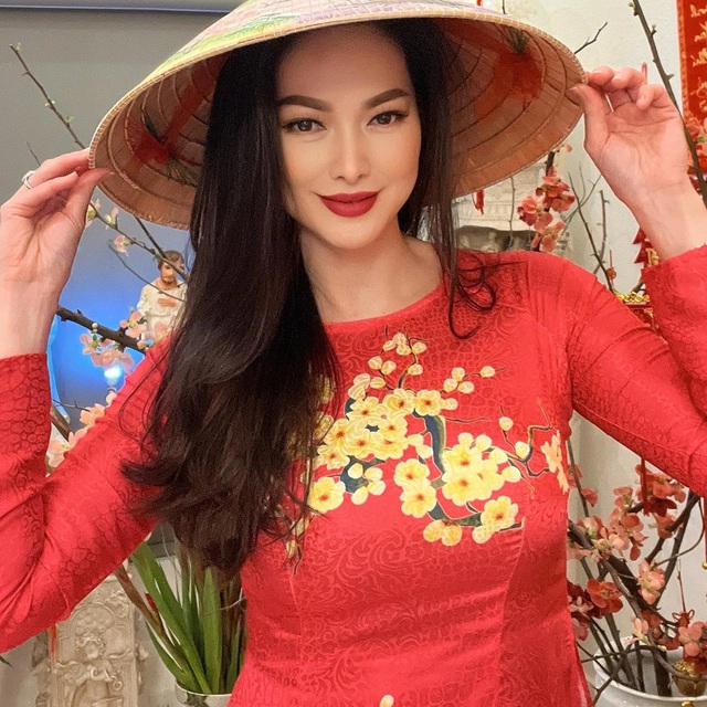 Nữ hoàng chạy show tuổi 50: "Tôi chỉ cần 1 người đàn ông yêu mình, kinh tế vững chắc để dựa vào"- Ảnh 1. Nữ hoàng chạy show tuổi 50: "Tôi chỉ cần 1 người đàn ông yêu mình, kinh tế vững chắc để dựa vào"- Ảnh 1.
