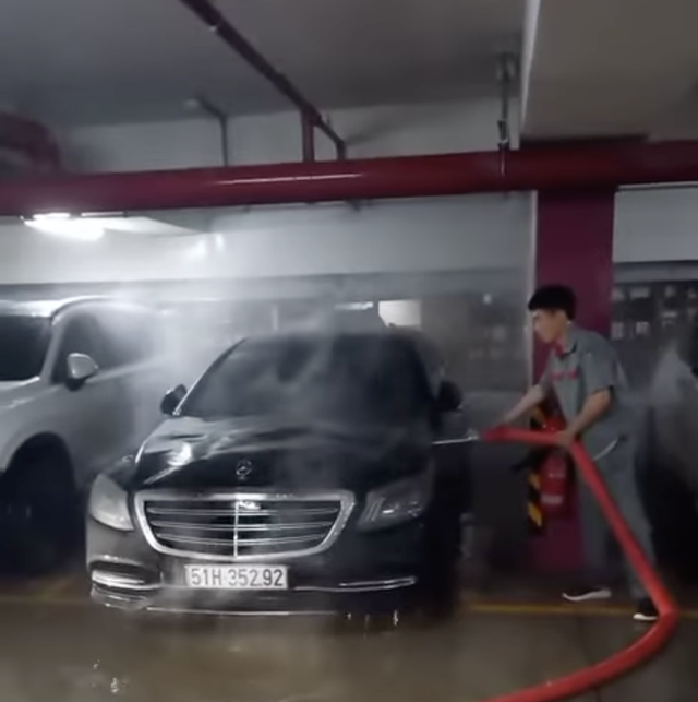 Vụ cháy xe Mercedes-Benz S 450 L: Duy Mạnh không đồng tình lý do bên bán đưa ra, cho biết không muốn hơn thua, chỉ cần trả lời thỏa đáng- Ảnh 2. Vụ cháy xe Mercedes-Benz S 450 L: Duy Mạnh không đồng tình lý do bên bán đưa ra, cho biết không muốn hơn thua, chỉ cần trả lời thỏa đáng- Ảnh 2.