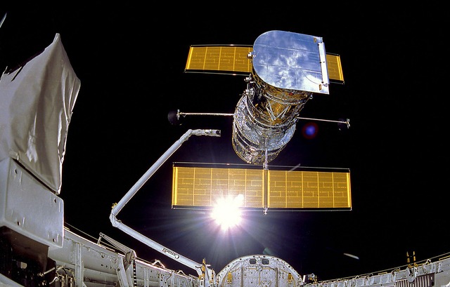 Đã 35 năm kể từ khi mắt thần Hubble 'khai nhãn' và mở ra một cuộc cách mạng về thiên văn học- Ảnh 1.