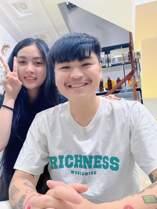 Cuộc sống viên mãn của nam nghệ sĩ Việt lấy vợ hơn 8 tuổi, có 2 con riêng- Ảnh 5. Cuộc sống viên mãn của nam nghệ sĩ Việt lấy vợ hơn 8 tuổi, có 2 con riêng- Ảnh 5.