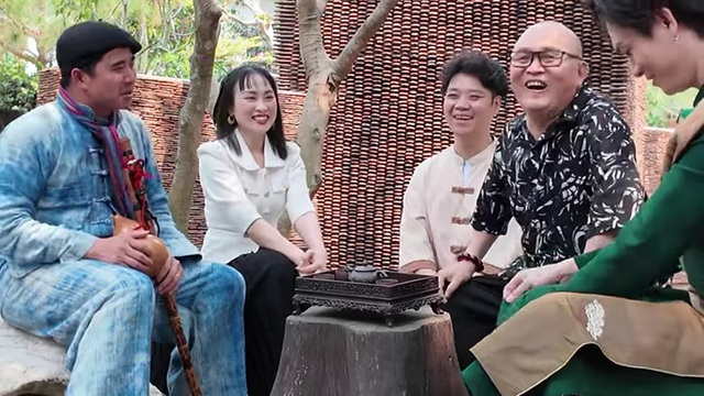 Xuân Hinh nói thẳng với A Páo: "Bố với mày hơi thiệt thòi"- Ảnh 2. Xuân Hinh nói thẳng với A Páo: "Bố với mày hơi thiệt thòi"- Ảnh 2.