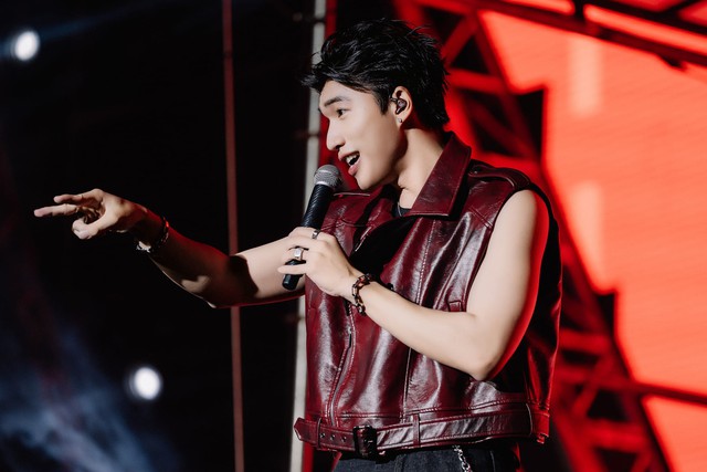 Top 5 nghệ sĩ Vpop hot nhất 2024: Số 1 không ai phản đối, thứ hạng của HIEUTHUHAI gây bất ngờ- Ảnh 2. Top 5 nghệ sĩ Vpop hot nhất 2024: Số 1 không ai phản đối, thứ hạng của HIEUTHUHAI gây bất ngờ- Ảnh 2.