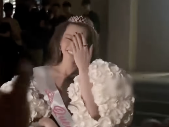 Nữ ca sĩ hát góp vui ở Hoa hậu Việt Nam, nhan sắc đỉnh thế nào mà được "up crown"- Ảnh 4. Nữ ca sĩ hát góp vui ở Hoa hậu Việt Nam, nhan sắc đỉnh thế nào mà được "up crown"- Ảnh 4.