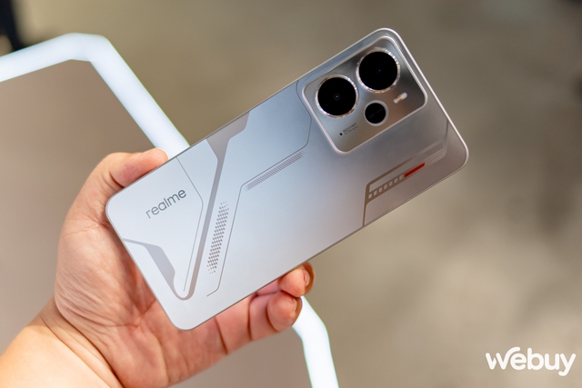 Cận cảnh realme 14 Series: Thiết kế tương lai, pin khủng 6000 mAh, dùng Snapdragon 6 Gen 4, giá chỉ hơn 8 triệu- Ảnh 9. Cận cảnh realme 14 Series: Thiết kế tương lai, pin khủng 6000 mAh, dùng Snapdragon 6 Gen 4, giá chỉ hơn 8 triệu- Ảnh 9.