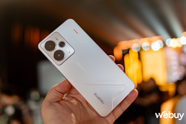 Cận cảnh realme 14 Series: Thiết kế tương lai, pin khủng 6000 mAh, dùng Snapdragon 6 Gen 4, giá chỉ hơn 8 triệu- Ảnh 1. Cận cảnh realme 14 Series: Thiết kế tương lai, pin khủng 6000 mAh, dùng Snapdragon 6 Gen 4, giá chỉ hơn 8 triệu- Ảnh 1.