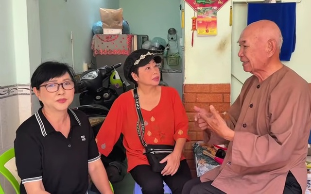 Nam nghệ sĩ 75 tuổi đột quỵ, sống nghèo khổ trong nhà 15m2, phải lấy ghế nhựa làm giường ngủ- Ảnh 1. Nam nghệ sĩ 75 tuổi đột quỵ, sống nghèo khổ trong nhà 15m2, phải lấy ghế nhựa làm giường ngủ- Ảnh 1.