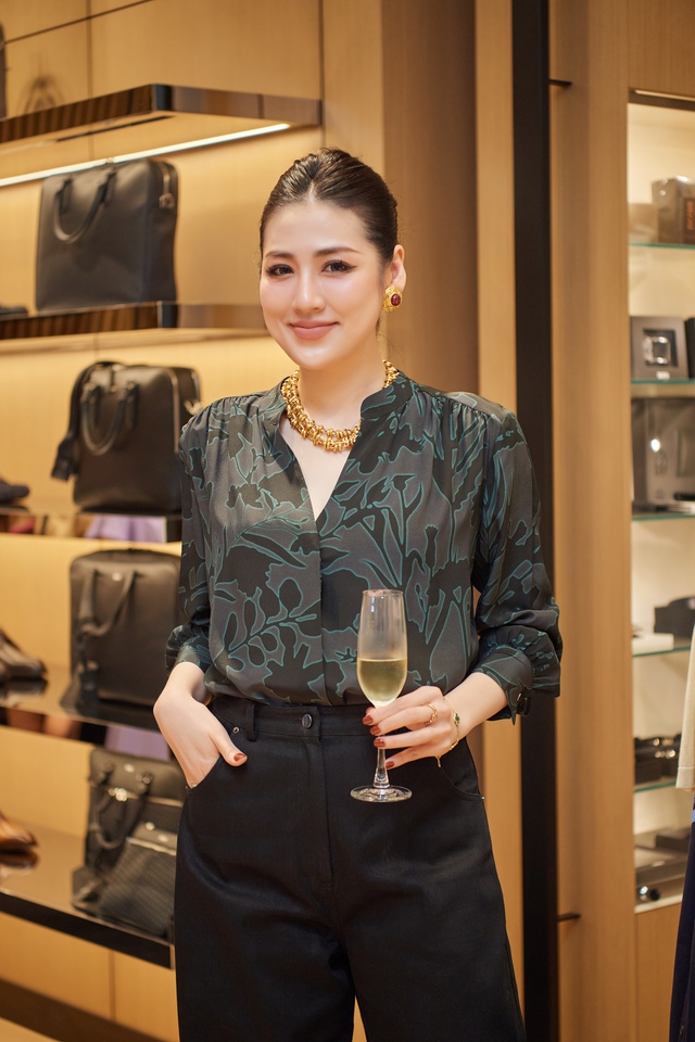 Một thương hiệu thời trang khai trương cửa hàng tại Hà Nội: Diễn viên Bình An lịch lãm, Á hậu Dương Tú Anh hoá thân thành quý cô quyến rũ!- Ảnh 5. Một thương hiệu thời trang khai trương cửa hàng tại Hà Nội: Diễn viên Bình An lịch lãm, Á hậu Dương Tú Anh hoá thân thành quý cô quyến rũ!- Ảnh 5.