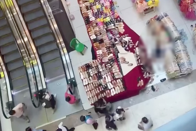Vạn Hạnh Mall thông báo sẽ làm ngay một việc sau vụ nam thanh niên nhảy lầu tự tử- Ảnh 3. Vạn Hạnh Mall thông báo sẽ làm ngay một việc sau vụ nam thanh niên nhảy lầu tự tử- Ảnh 3.