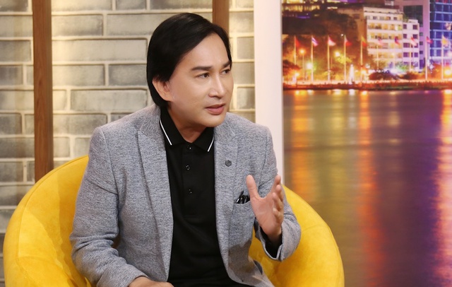 "Ông hoàng cải lương" Kim Tử Long bị con gái trách 1 điều: Khán giả nghe phải khen lia lịa - Ảnh 2. "Ông hoàng cải lương" Kim Tử Long bị con gái trách 1 điều: Khán giả nghe phải khen lia lịa - Ảnh 2.