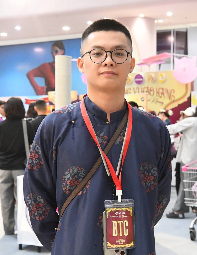 Hội cô, cậu chủ mặc Việt phục, trang điểm từ 12h đêm để sáng sớm để đưa "hoàng thượng... hồi cung"- Ảnh 8.