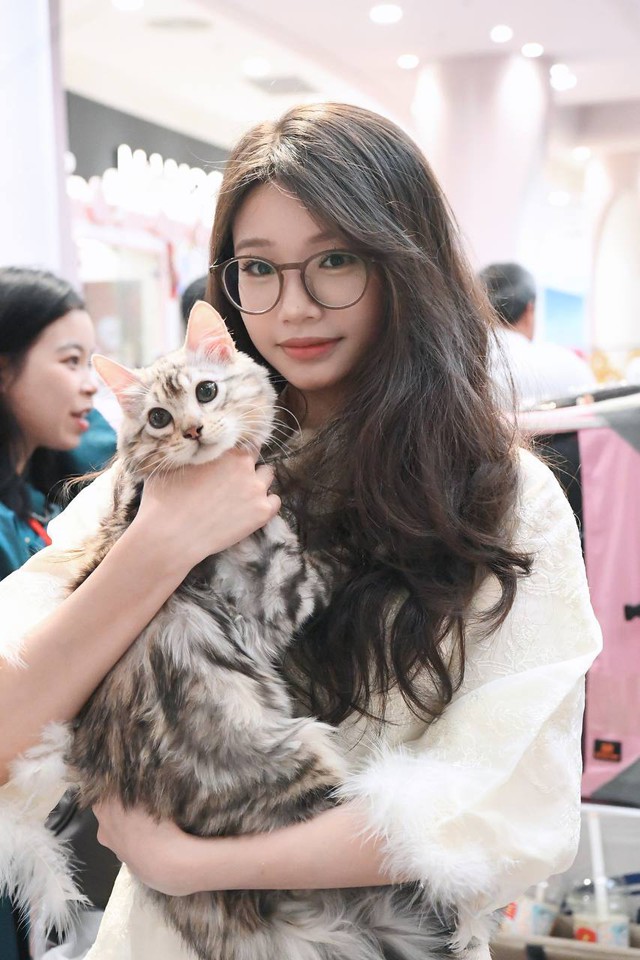 Hội cô, cậu chủ mặc Việt phục, trang điểm từ 12h đêm để sáng sớm để đưa "hoàng thượng... hồi cung"- Ảnh 5.