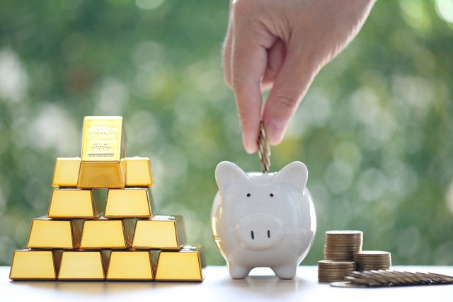 Bà mẹ U40 rủ con 'đập lợn' mua vàng, nhân tiện dạy về BÀI HỌC TÀI CHÍNH: 'Tiền đứng yên là tiền chết!'
- Ảnh 2. Bà mẹ U40 rủ con 'đập lợn' mua vàng, nhân tiện dạy về BÀI HỌC TÀI CHÍNH: 'Tiền đứng yên là tiền chết!'
- Ảnh 2.