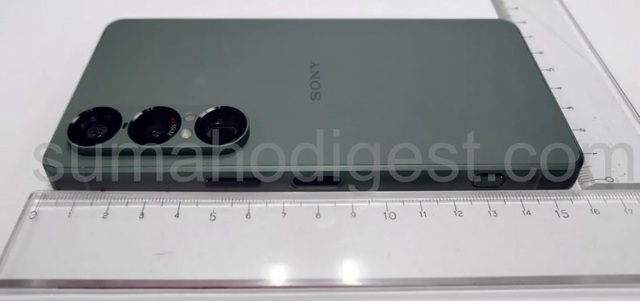 Sony Xperia 1 VII lộ ảnh thực tế trước ngày ra mắt: Có jack cắm tai nghe 3.5mm, thiết kế màn hình "không khiếm khuyết", chip Snapdragon 8 Elite- Ảnh 1. Sony Xperia 1 VII lộ ảnh thực tế trước ngày ra mắt: Có jack cắm tai nghe 3.5mm, thiết kế màn hình "không khiếm khuyết", chip Snapdragon 8 Elite- Ảnh 1.