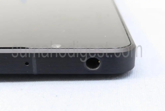 Sony Xperia 1 VII lộ ảnh thực tế trước ngày ra mắt: Có jack cắm tai nghe 3.5mm, thiết kế màn hình "không khiếm khuyết", chip Snapdragon 8 Elite- Ảnh 7. Sony Xperia 1 VII lộ ảnh thực tế trước ngày ra mắt: Có jack cắm tai nghe 3.5mm, thiết kế màn hình "không khiếm khuyết", chip Snapdragon 8 Elite- Ảnh 7.