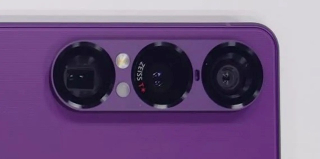 Sony Xperia 1 VII lộ ảnh thực tế trước ngày ra mắt: Có jack cắm tai nghe 3.5mm, thiết kế màn hình "không khiếm khuyết", chip Snapdragon 8 Elite- Ảnh 5. Sony Xperia 1 VII lộ ảnh thực tế trước ngày ra mắt: Có jack cắm tai nghe 3.5mm, thiết kế màn hình "không khiếm khuyết", chip Snapdragon 8 Elite- Ảnh 5.