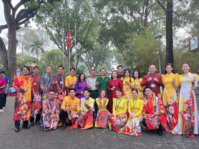Hoa hậu Thanh Thủy, Hoàng Thuỳ Linh cùng dàn sao mặc áo dài mừng Đại lễ 30/4- Ảnh 13. Hoa hậu Thanh Thủy, Hoàng Thuỳ Linh cùng dàn sao mặc áo dài mừng Đại lễ 30/4- Ảnh 13.