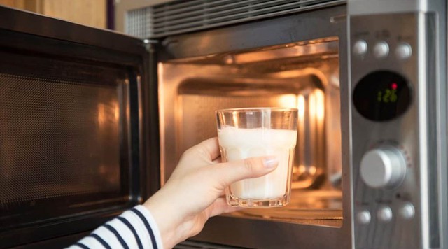 4 loại thực phẩm sẽ trở thành “THUỐC ĐỘC” nếu hâm nóng lại, loại thứ 3 đặc biệt nguy hiểm nhưng nhiều người vẫn thờ ơ- Ảnh 4. 4 loại thực phẩm sẽ trở thành “THUỐC ĐỘC” nếu hâm nóng lại, loại thứ 3 đặc biệt nguy hiểm nhưng nhiều người vẫn thờ ơ- Ảnh 4.