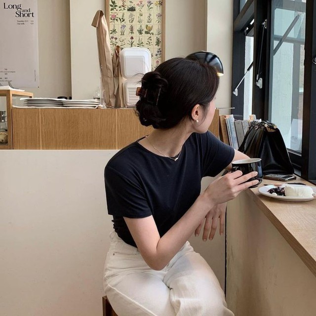 Ở trọ 20m2 nhìn bạn bè có nhà có xe, tôi thấm thía: Thiếu thốn tiền bạc cũng không đáng sợ bằng thứ này!- Ảnh 1. Ở trọ 20m2 nhìn bạn bè có nhà có xe, tôi thấm thía: Thiếu thốn tiền bạc cũng không đáng sợ bằng thứ này!- Ảnh 1.