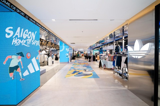 Brand Center đầu tiên của adidas tới Việt Nam: Đậm văn hoá đường phố Sài Gòn, có riêng khu vực check-in, tự ‘design’ phong cách cá nhân - Ảnh 1. Brand Center đầu tiên của adidas tới Việt Nam: Đậm văn hoá đường phố Sài Gòn, có riêng khu vực check-in, tự ‘design’ phong cách cá nhân - Ảnh 1.