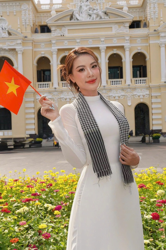 Hoa hậu Thanh Thủy, Hoàng Thuỳ Linh cùng dàn sao mặc áo dài mừng Đại lễ 30/4- Ảnh 8. Hoa hậu Thanh Thủy, Hoàng Thuỳ Linh cùng dàn sao mặc áo dài mừng Đại lễ 30/4- Ảnh 8.