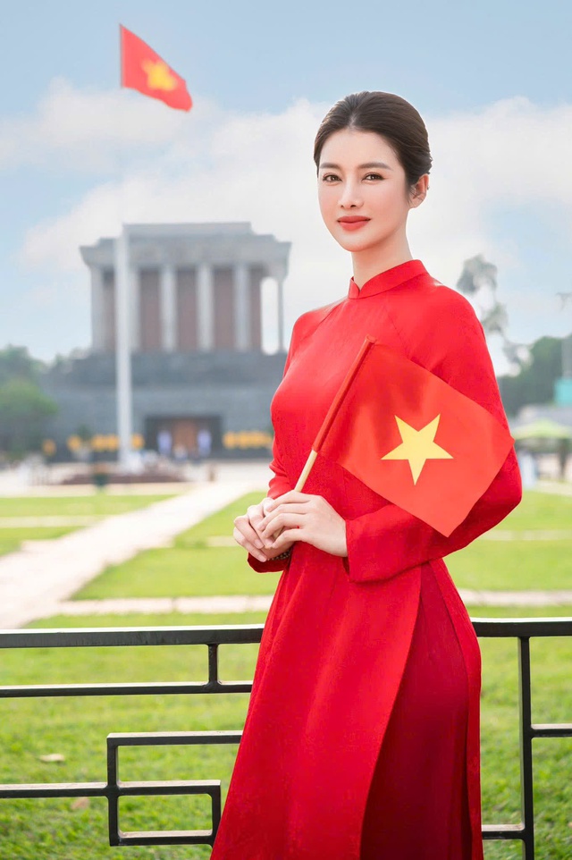 Hoa hậu Thanh Thủy, Hoàng Thuỳ Linh cùng dàn sao mặc áo dài mừng Đại lễ 30/4- Ảnh 10. Hoa hậu Thanh Thủy, Hoàng Thuỳ Linh cùng dàn sao mặc áo dài mừng Đại lễ 30/4- Ảnh 10.