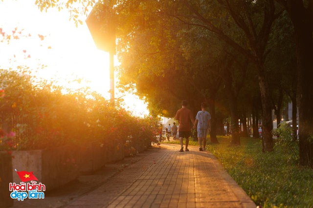 Chùm ảnh: Khi TP.HCM dịu dàng trong hoàng hôn tháng Tư và những khoảnh khắc thật đẹp của hòa bình!- Ảnh 10.
